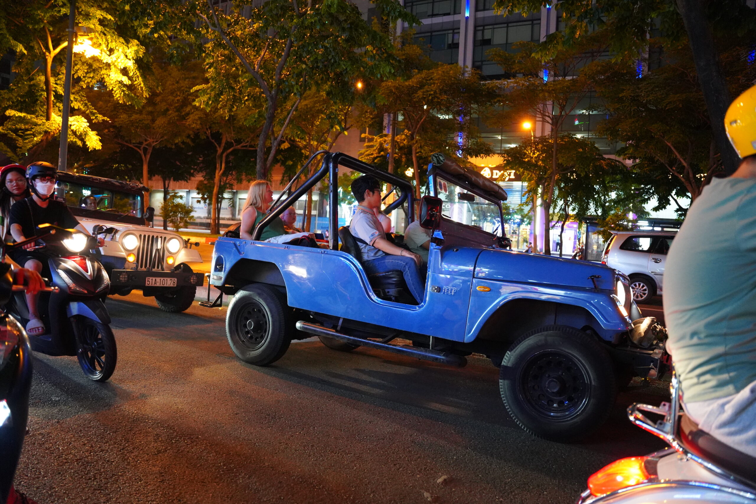 [JEEP TOUR] PRIVATE SAIGON CITY TOUR 4-HOUR